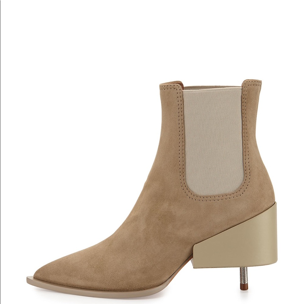 Givenchy wedge Screw-Heel Chelsea Boot Beige
Hot🔥